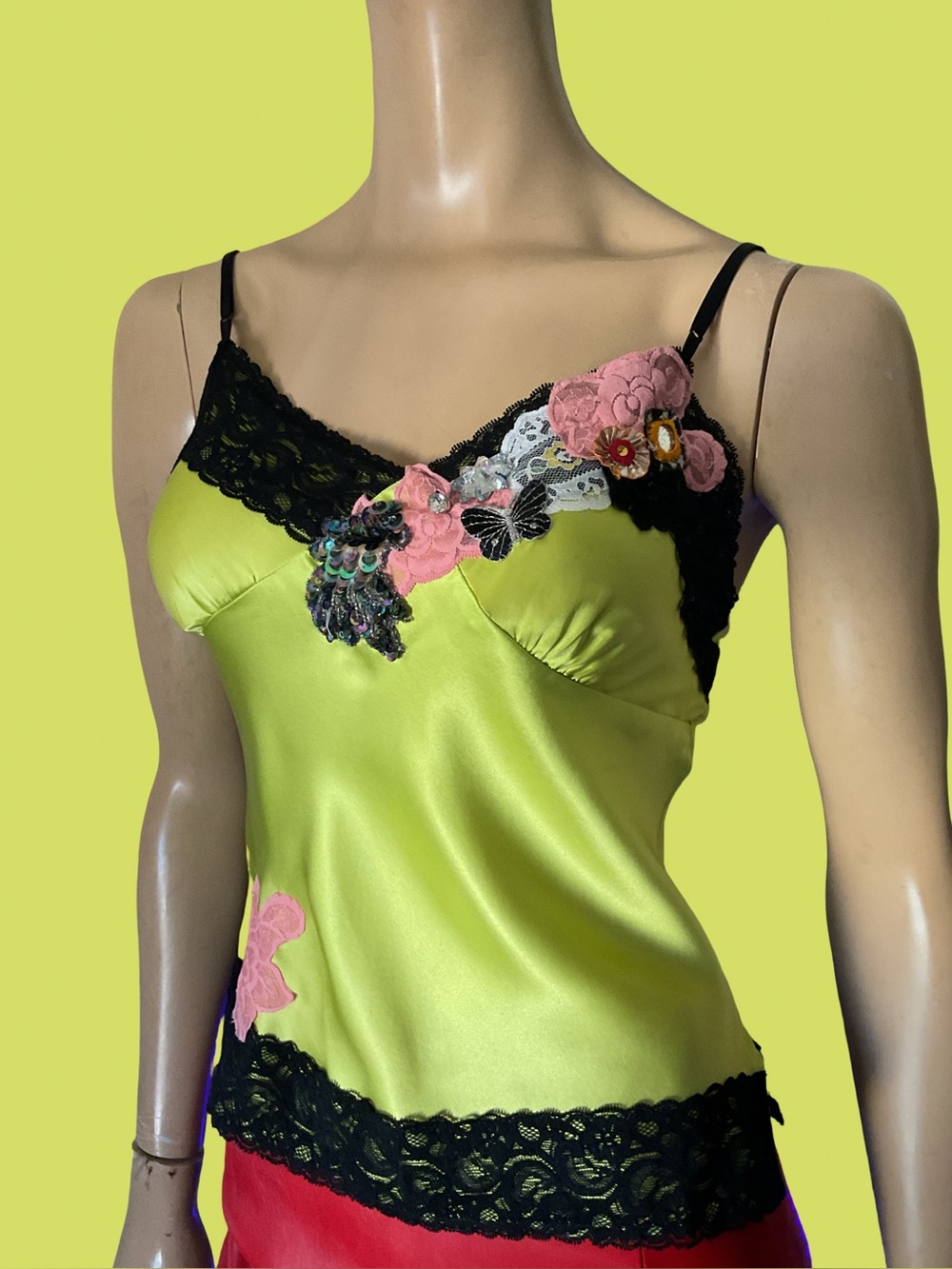 VTG MEGHAN LEMON LIME SILK CAMI TOP WITH FLORAL BEAD & BUTTERFLY APPLIQUÉ SZ M